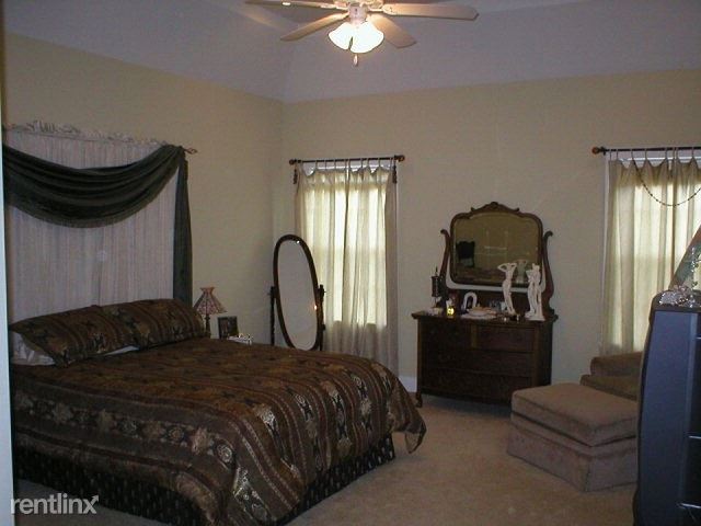 Building Photo - 551 Farmington Cir