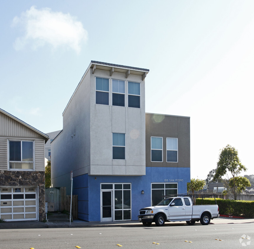 Building Photo - San Pedro Commons
