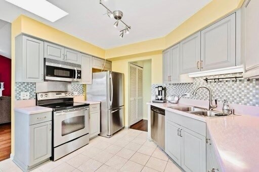 Foto del edificio - 81 Willow Pkwy