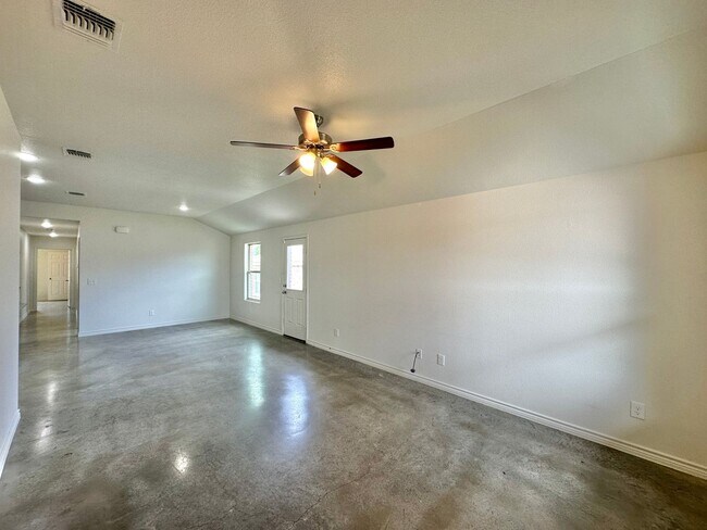 Building Photo - 5912 Harriet