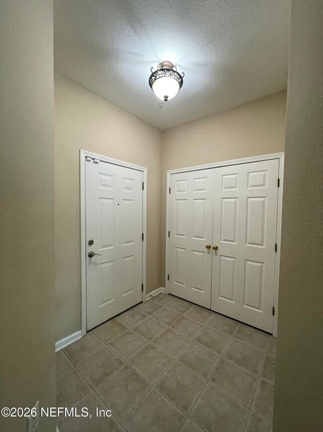 Foto del edificio - 7801 Point Meadows Dr