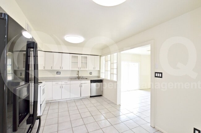 Foto del edificio - 4265 E Vineyard Rd