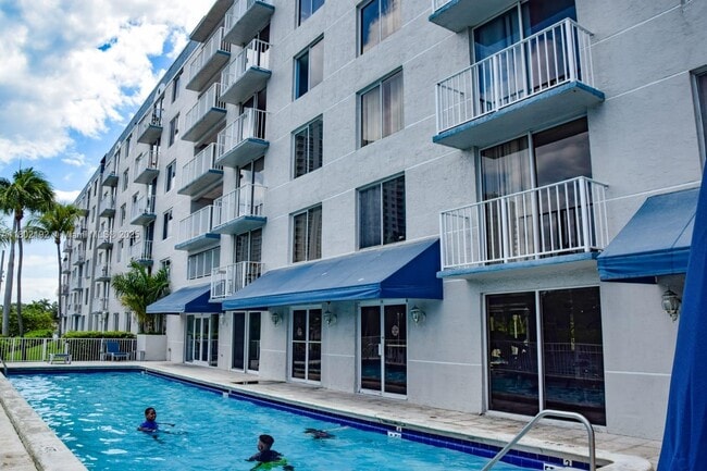 Foto del edificio - 1740 NW North River Dr