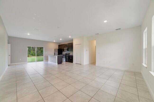 Building Photo - 464 Marion Oaks Dr