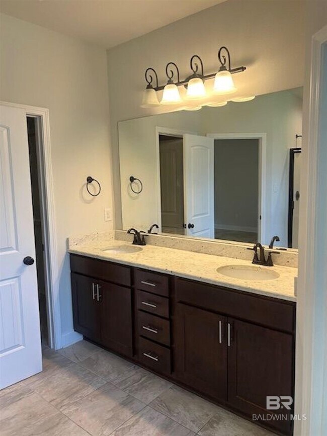 Building Photo - 6914 Summerset Dr