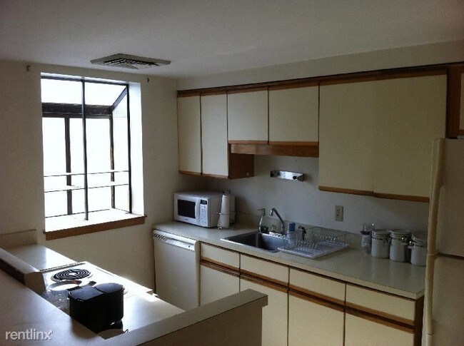 Building Photo - 26 Parkman St