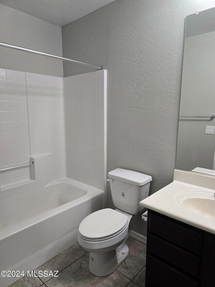 Foto del edificio - 1378 Roper Ln