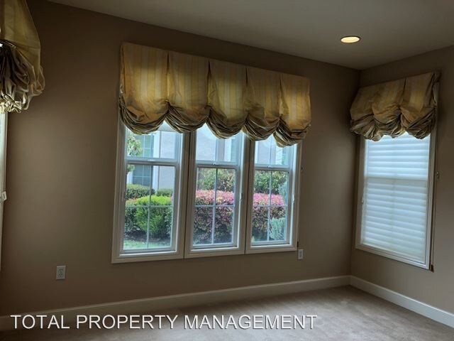 Building Photo - 1725 Whispering Willow Pl