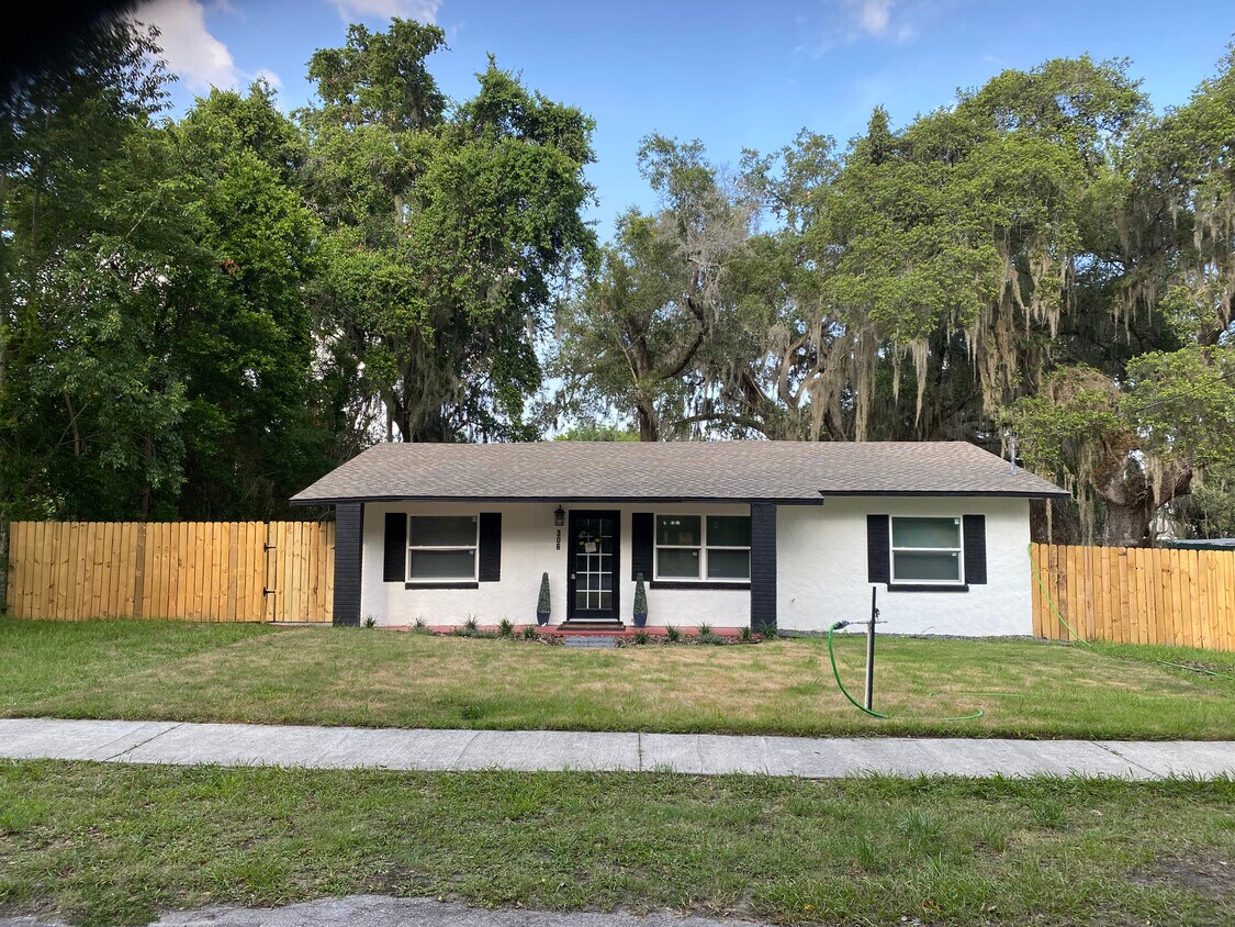 Foto principal - 306 S Old Wire Rd
