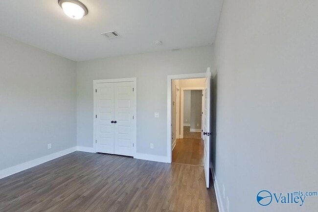 Foto del edificio - 8008 Shadesbrook Dr