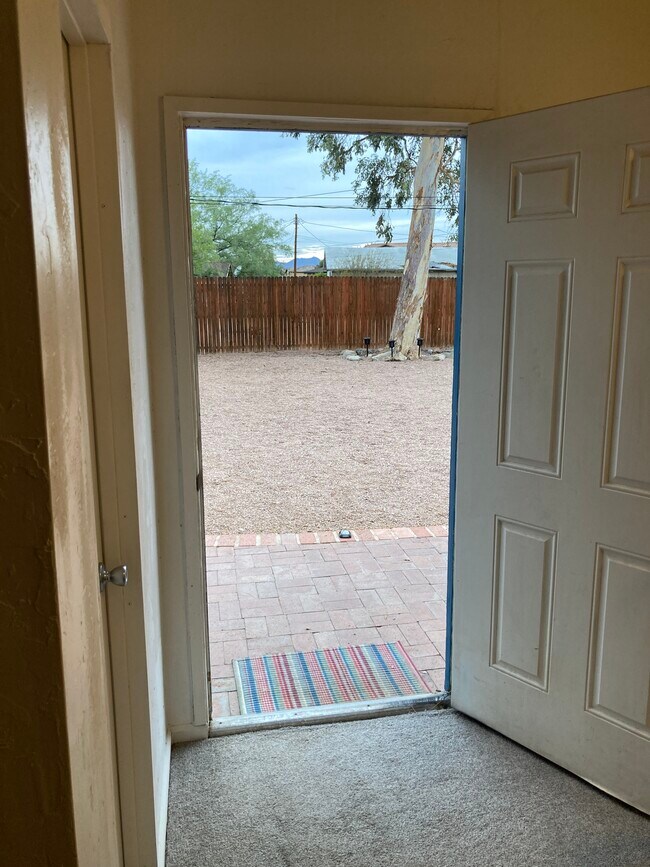 Vista desde la habitación - 833 E Seneca St