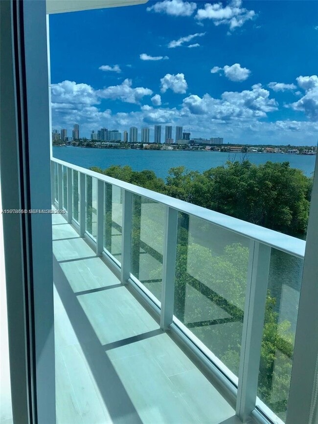 Foto del edificio - 17111 Biscayne Blvd