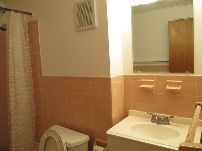 Building Photo - 18 Nelson Dr