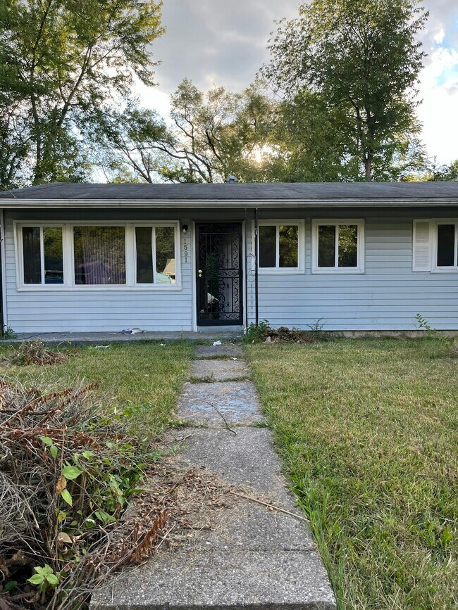 Foto del edificio - 1591 Azalea Dr