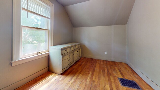 Foto del edificio - 11442 Jackson Ave