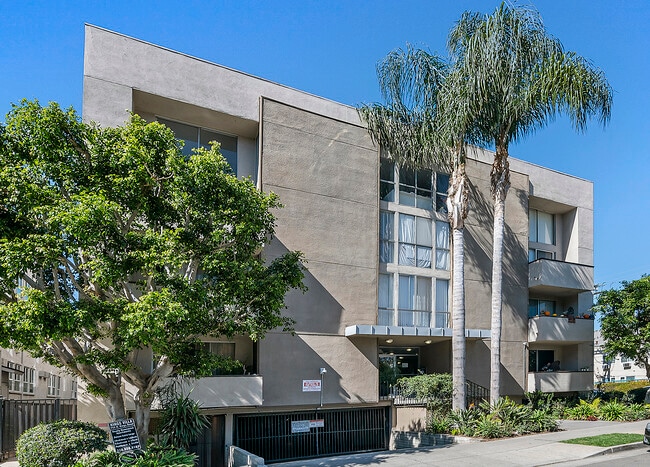 Building Photo - Kings Villa