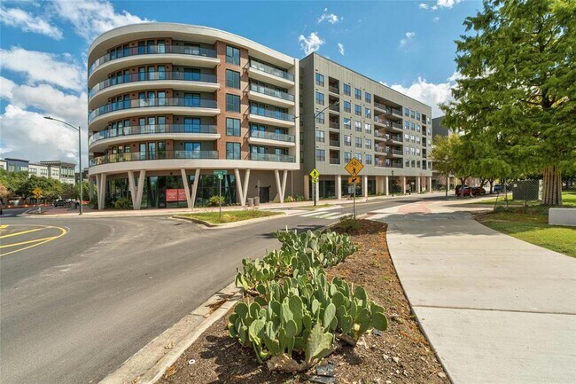 Building Photo - 1701 Simond Ave