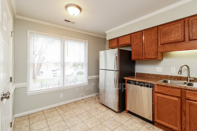 Building Photo - 4627 Lawndale Dr