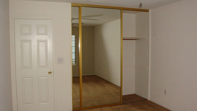 Foto del edificio - 2126 Sand Point Rd