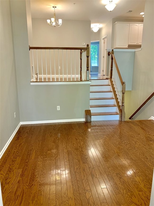 Building Photo - 384 Kingston Ct