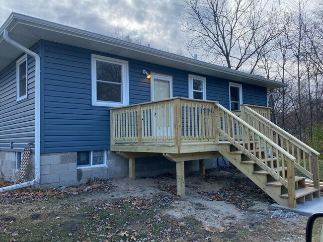 Building Photo - 420 61st Ave