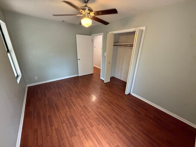 Dormitorio principal lado izquierdo - 3202 Locke Ln