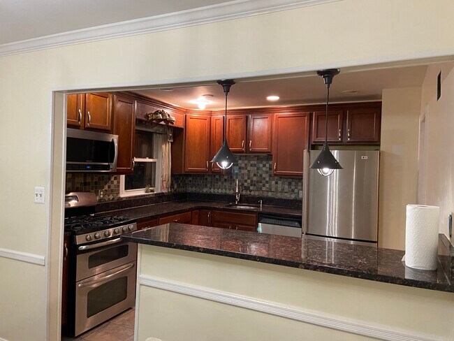 Building Photo - 13907 Grove Ct