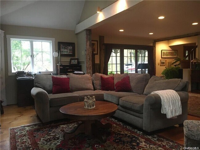 Foto del edificio - 718 River Rd