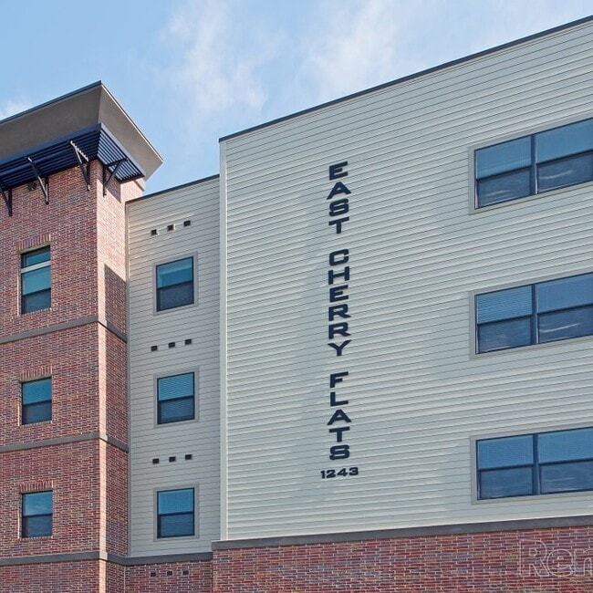 Building Photo - 1243 E Cherry St