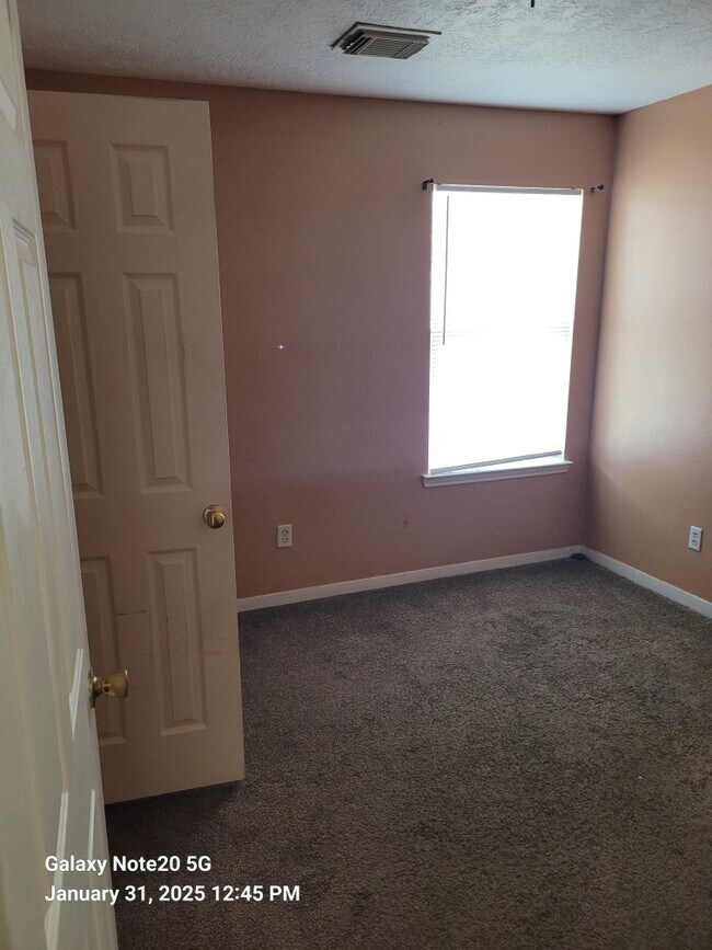 Foto del edificio - 6930 Paris St