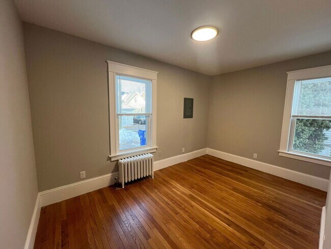 Building Photo - 54 Brook St