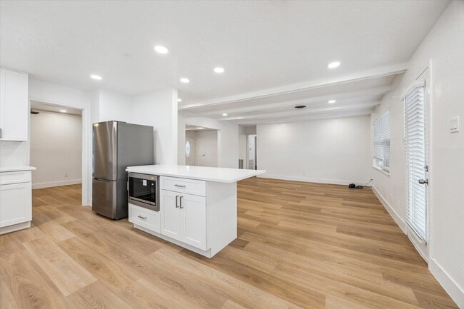 Building Photo - 4947 Cheena Dr