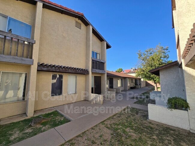 Building Photo - 2434 E Waltann Ln