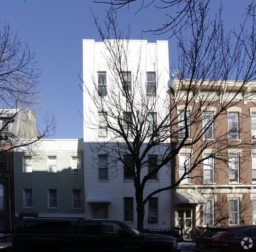 Building Photo - 101a India St