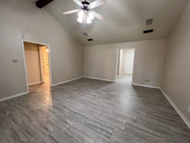 Foto del edificio - 7642 Chesapeake Dr