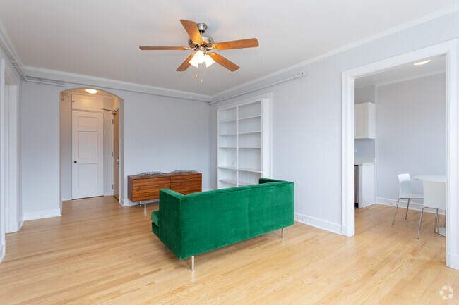 1BR Living Room - 1100 N Dearborn