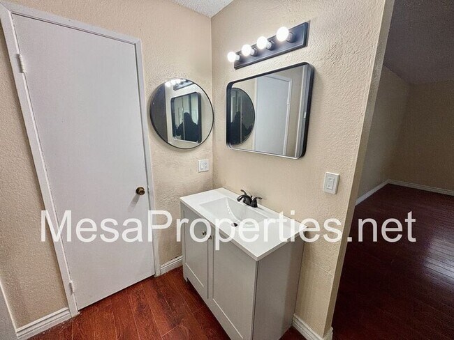 Foto del edificio - 653 N Lancewood Ave