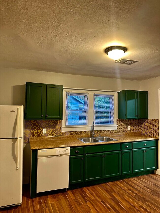 Foto del edificio - 639 Golfview Dr