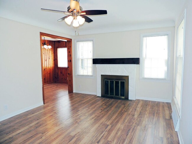 Building Photo - 4 Bed - 1.5 Bath Cape Cod for Rent in Clev...