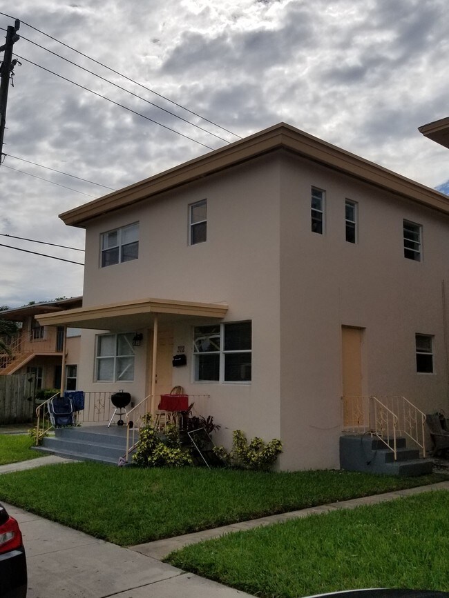 Building Photo - 310 S 17th Ave