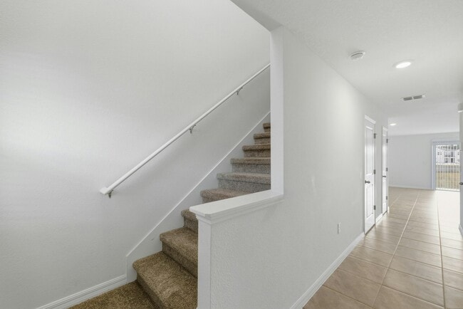 Building Photo - 6669 SW 81st Lp