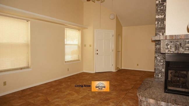 Building Photo - 890 Melville Ln