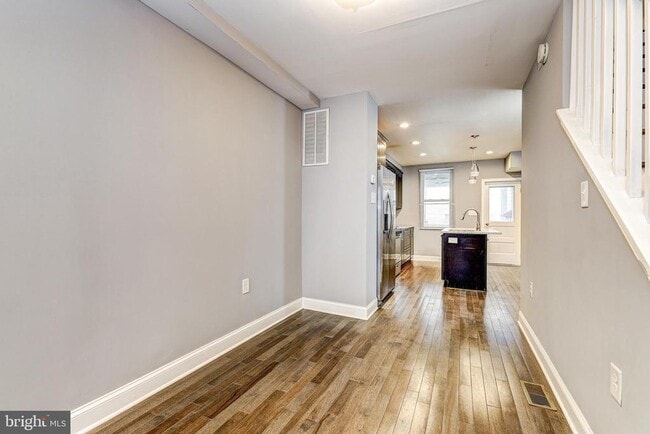 Building Photo - 822 S Highland Ave