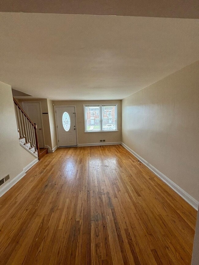 Building Photo - 3 bedroom 1.5 bathroom