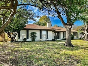 Building Photo - 2345 Monticello Cir