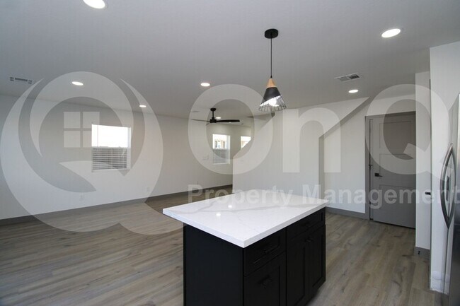 Foto del edificio - 2516 E Broadway Rd