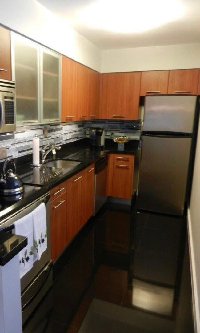 Foto del edificio - 680 NE 64th St