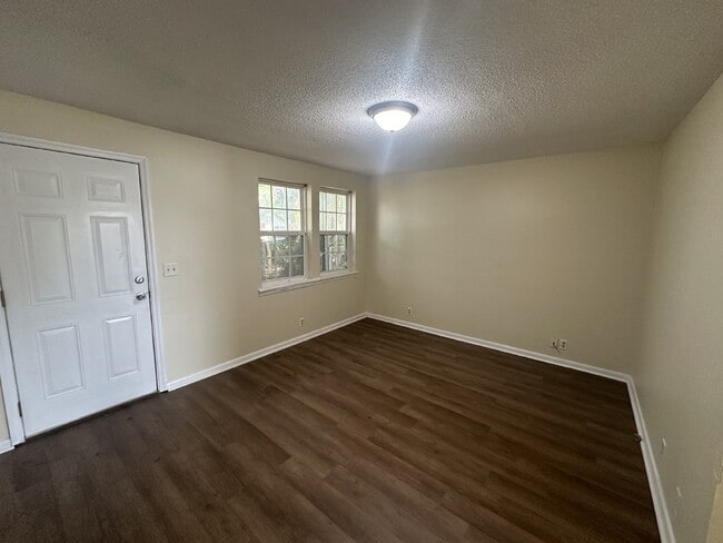 Building Photo - Apartment for Rent