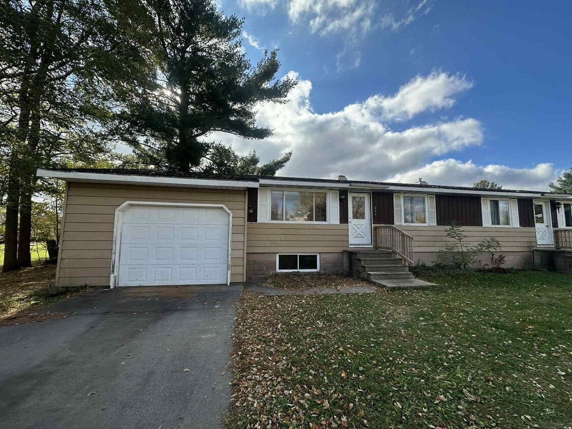 Primary Photo - REMODELED 2 Bedroom Duplex