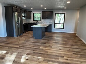 Building Photo - 2204 Sylvan Cir